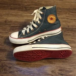 black converse with red bottoms